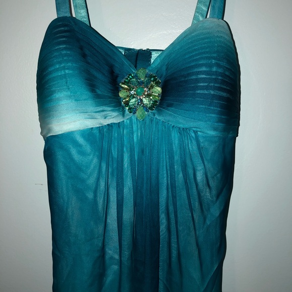 Formal dress - Picture 2 of 3